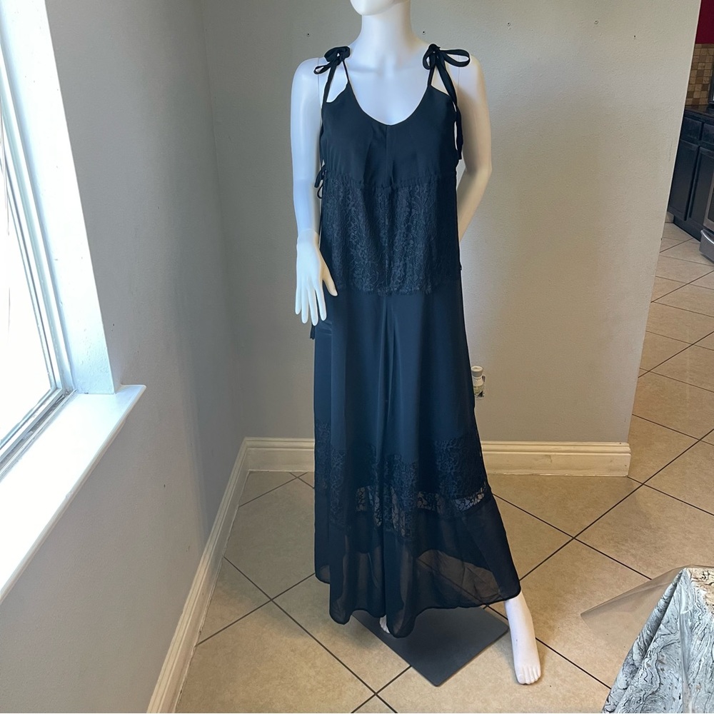 Chiffon Lace-Trim Maxi Dress
Size small
New with tags
Brand is Forever 21 - Picture 11 of 14